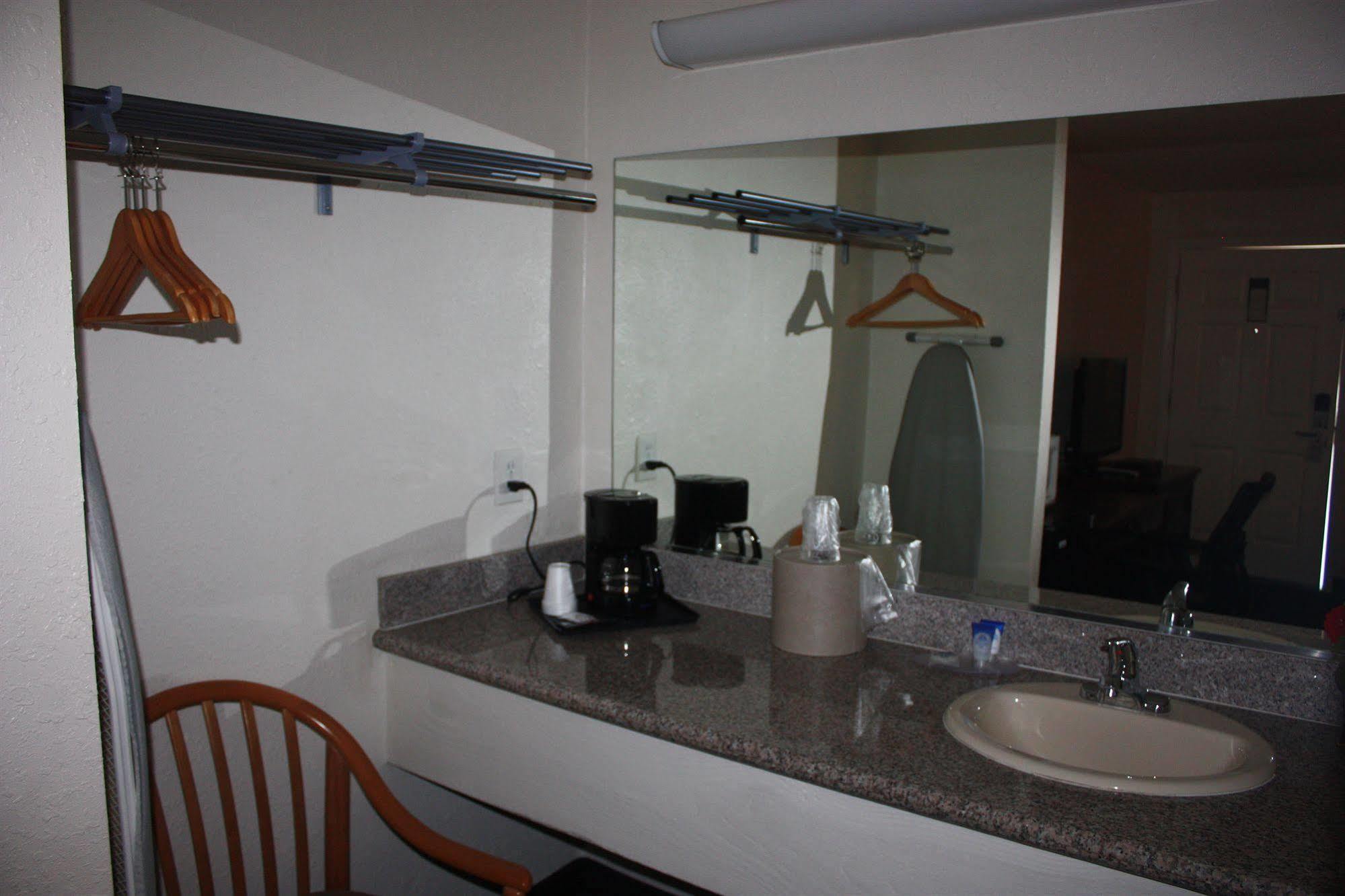 Value Inn & Suites เรดดิ้ง ภายนอก รูปภาพ