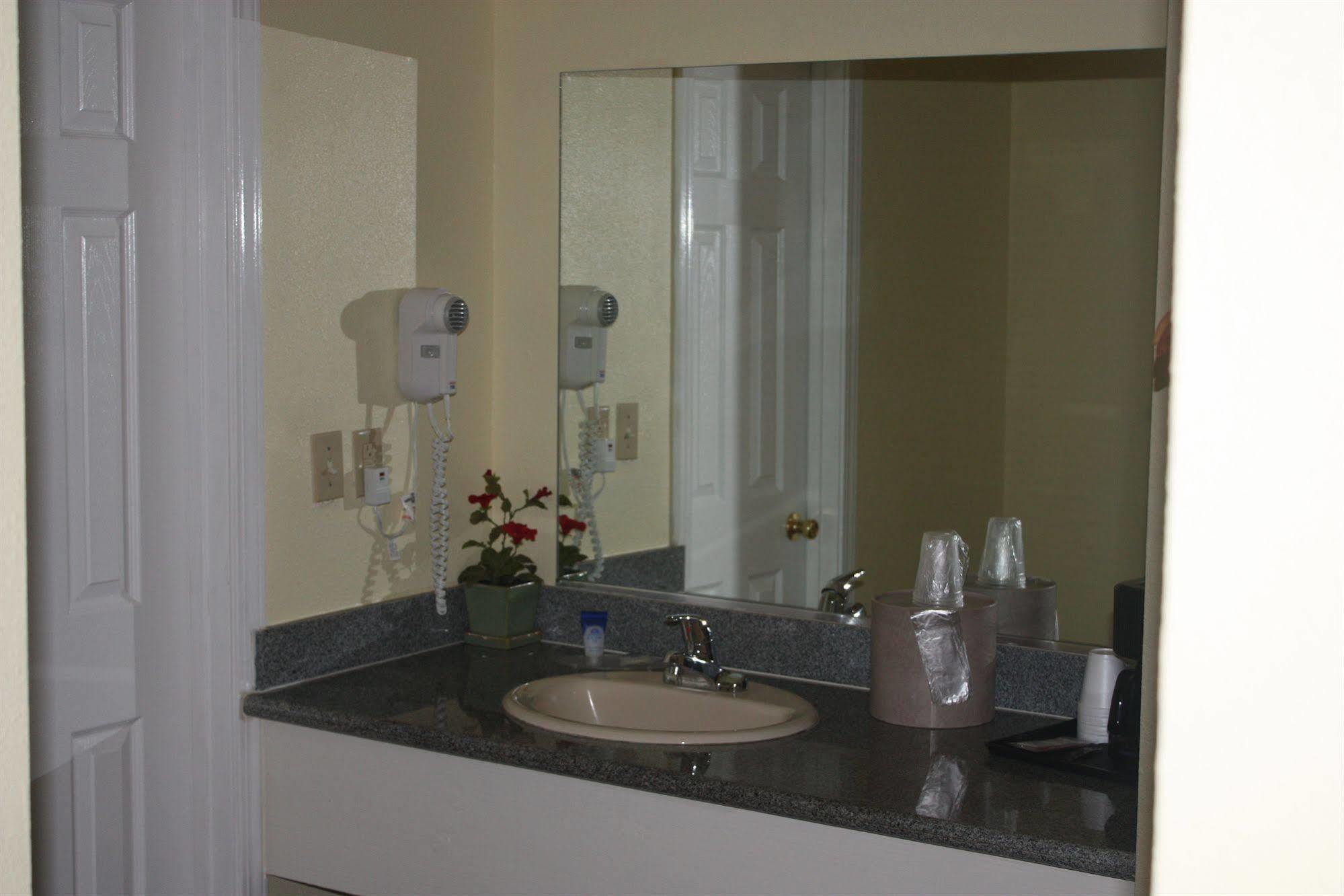 Value Inn & Suites เรดดิ้ง ภายนอก รูปภาพ