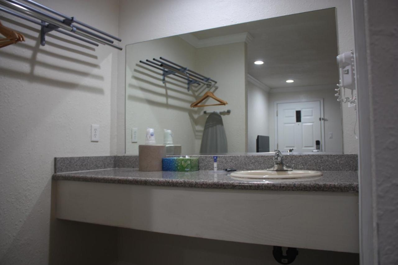 Value Inn & Suites เรดดิ้ง ภายนอก รูปภาพ